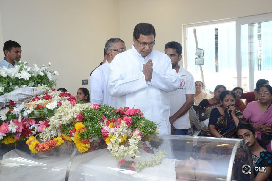 Celebs-Pay-Condolences-to-C-Narayana-Reddy